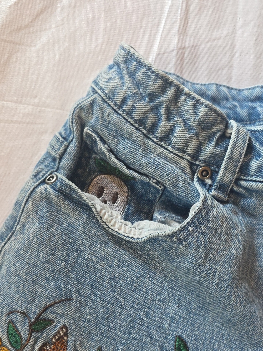 Hot Topic Thorn & Fable Ghost Sunflower Embroidered Denim Mom Shorts 5 - Picture 4 of 12